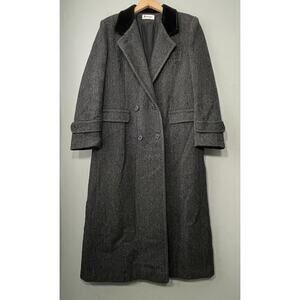 Elegant Gray herringbone wool coat
